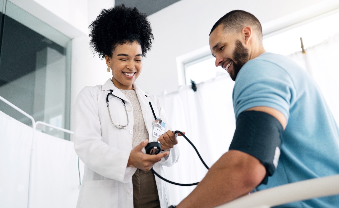 Summit Health doctor checking a patient’s blood pressure during a yearly check-up