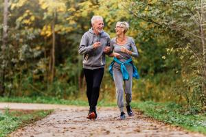 Summit Health patient jogging to help promote good heart health after aortic stenosis treatment