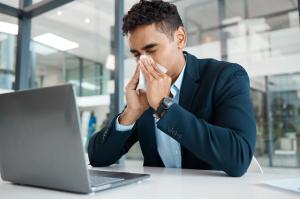 A woman with a sinus infection receiving a medical exam from a Summit Health ENT