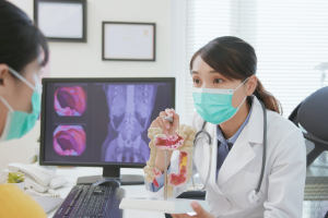 Summit Health doctor explaining colon cancer symptoms in women to a patient